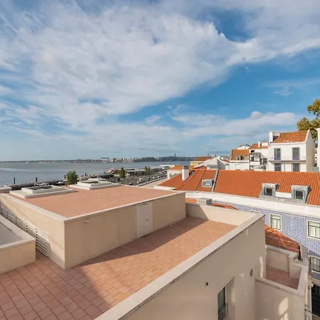 Charm 2bdr With River View By Lovelystay Διαμέρισμα *